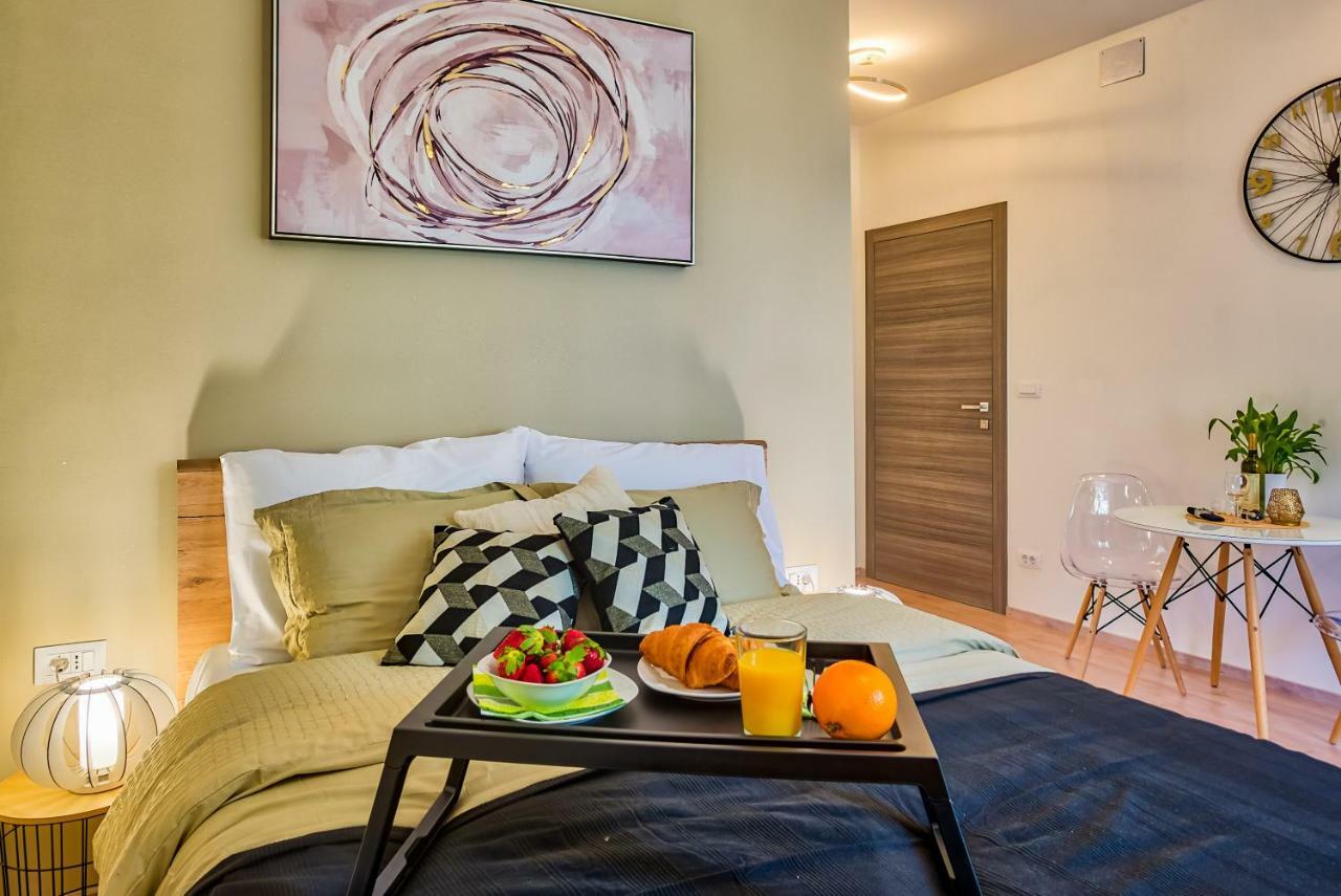 Parkside Studio Apartments With Free Parking Pula Bagian luar foto