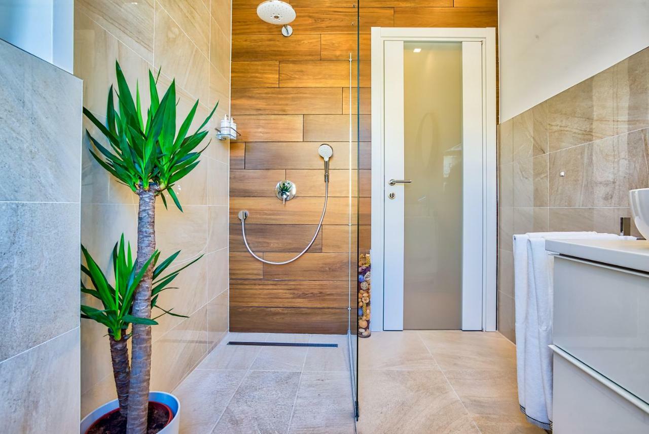 Parkside Studio Apartments With Free Parking Pula Bagian luar foto