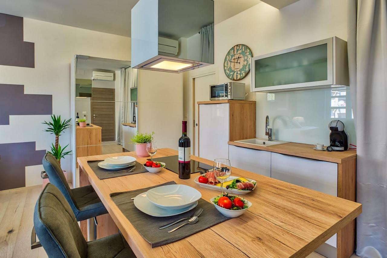 Parkside Studio Apartments With Free Parking Pula Bagian luar foto